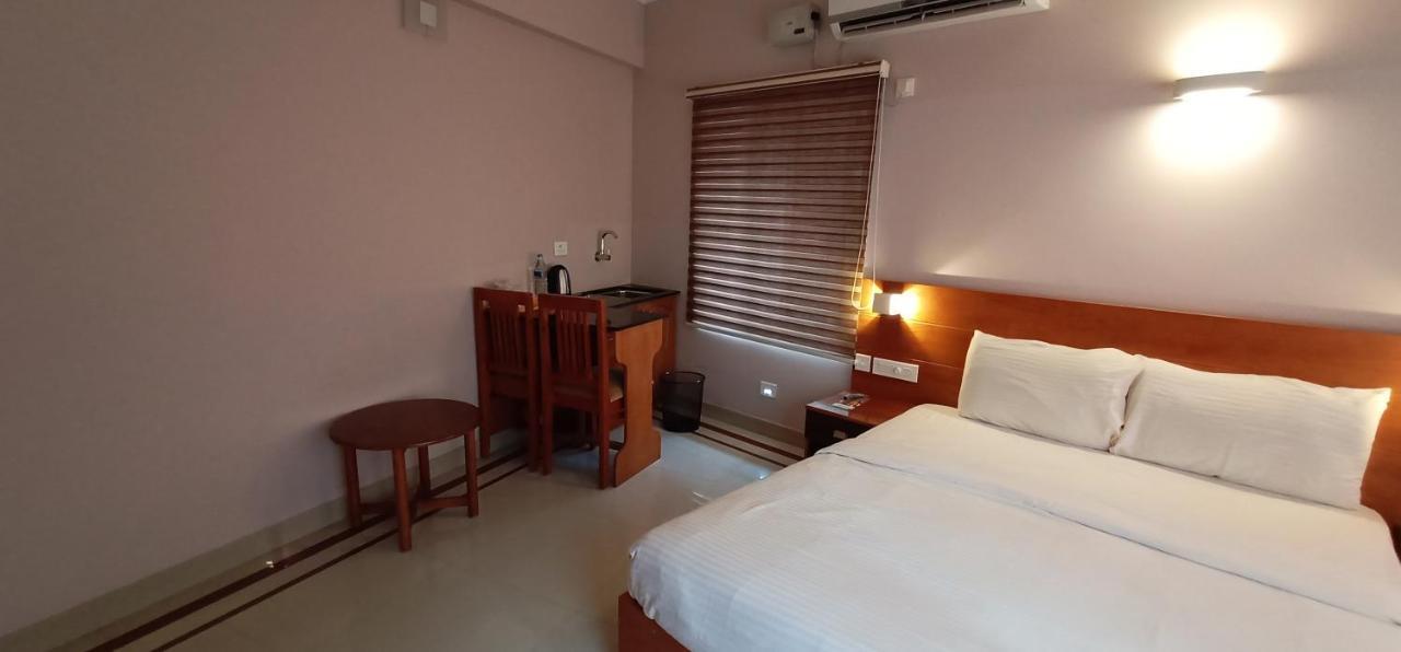 Devanganam Residency Hotel Guruvāyūr Exterior foto
